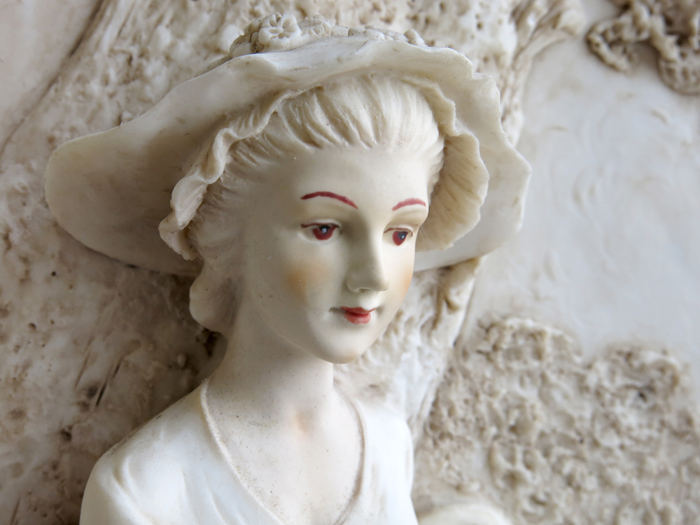 restoration of ceramic bas-reliefs, figurines and dishes to order.