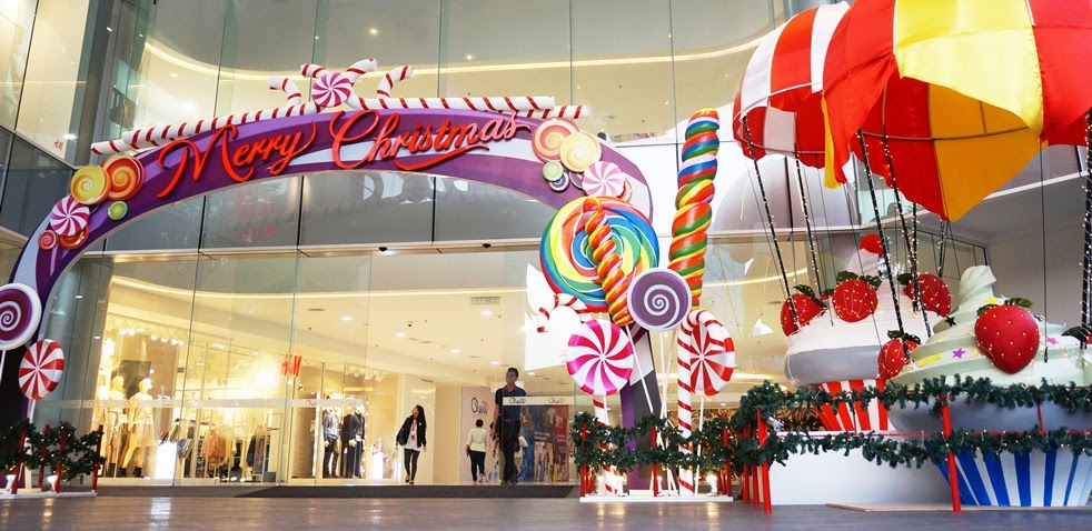 New Year's decoration of shopping centers