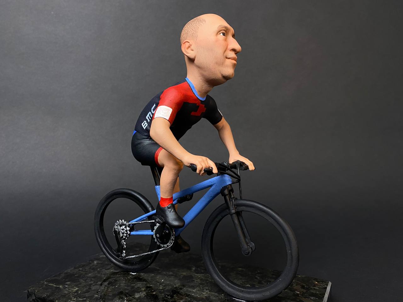 Подарочная шаржевая статуэтка «Велосипедист»