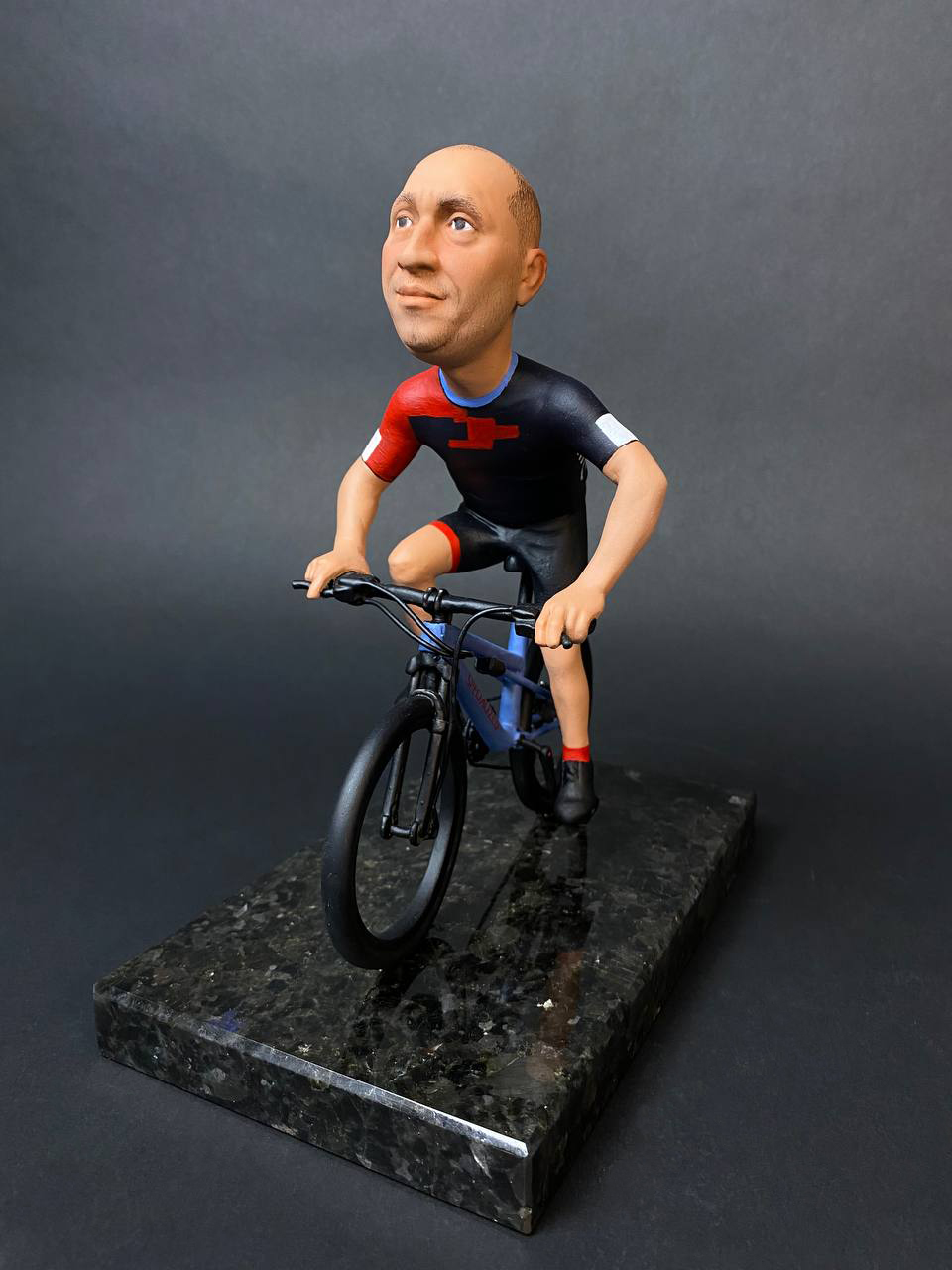 Подарочная шаржевая статуэтка «Велосипедист»