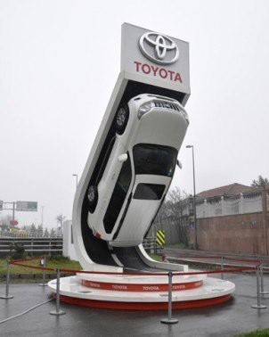 Объемная наружная реклама автомобиль Toyota