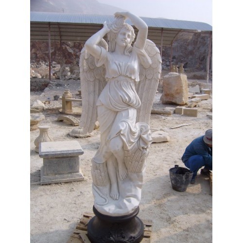 Мраморная скульптура ангела