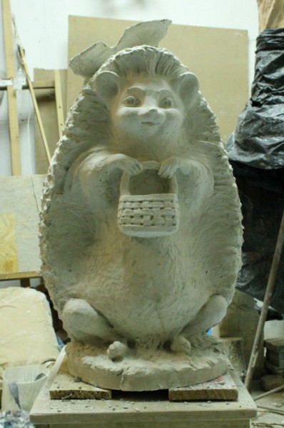 Plaster sculpture Hedgehog with a basket