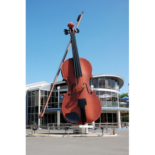 Monumental advertising sculptures Violin