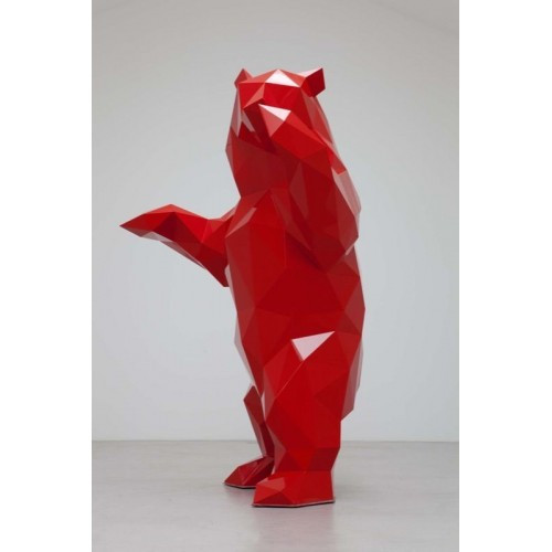 Polygonal sculpture of a bear