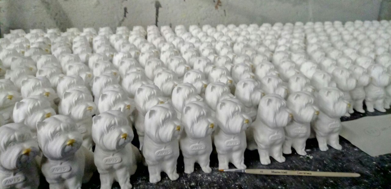 plaster figurines of dogs