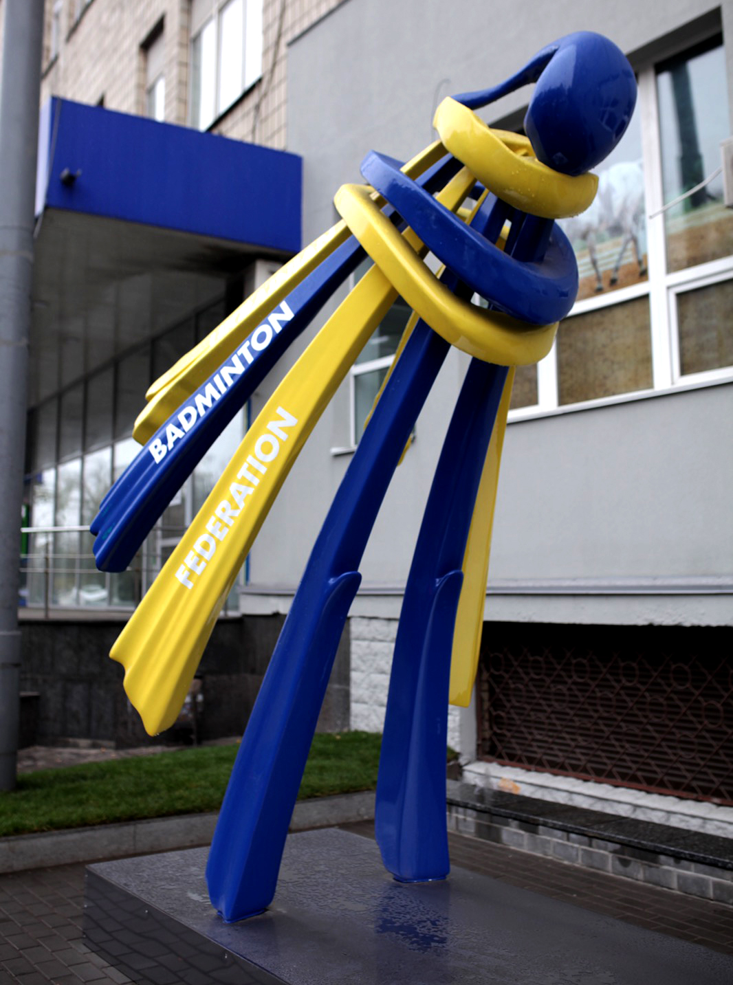  арт-объект, символ фaедерации бадминтона Украины