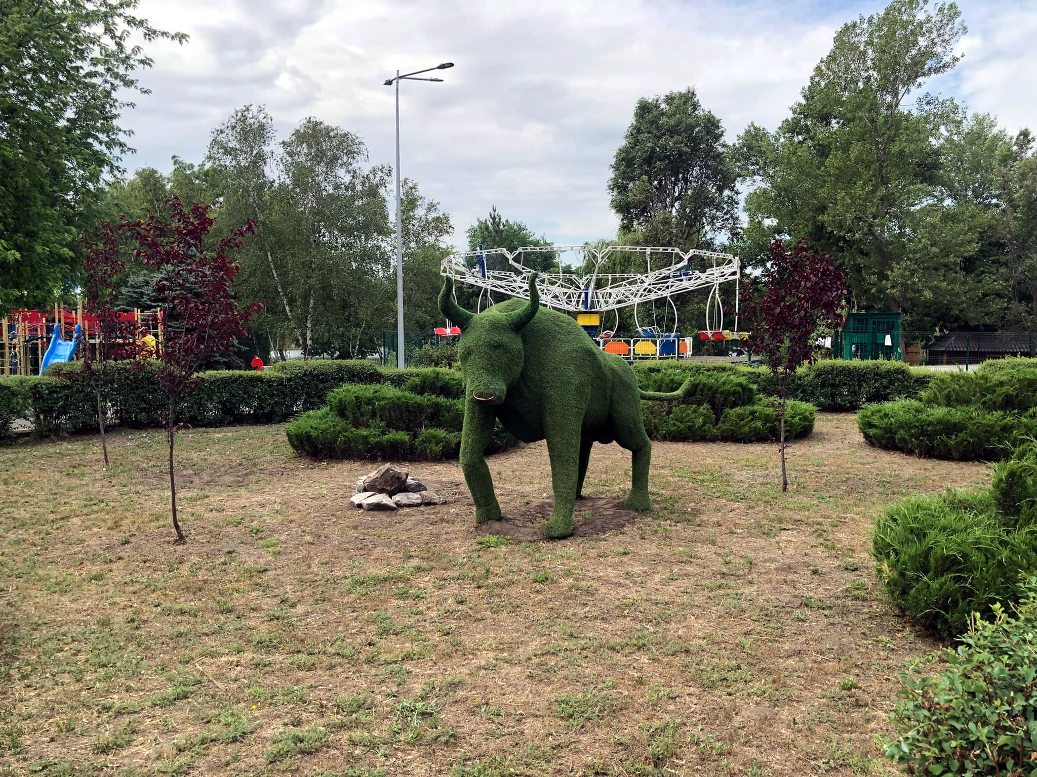 Topiary figure of a bull for the park in Kamenskoye 