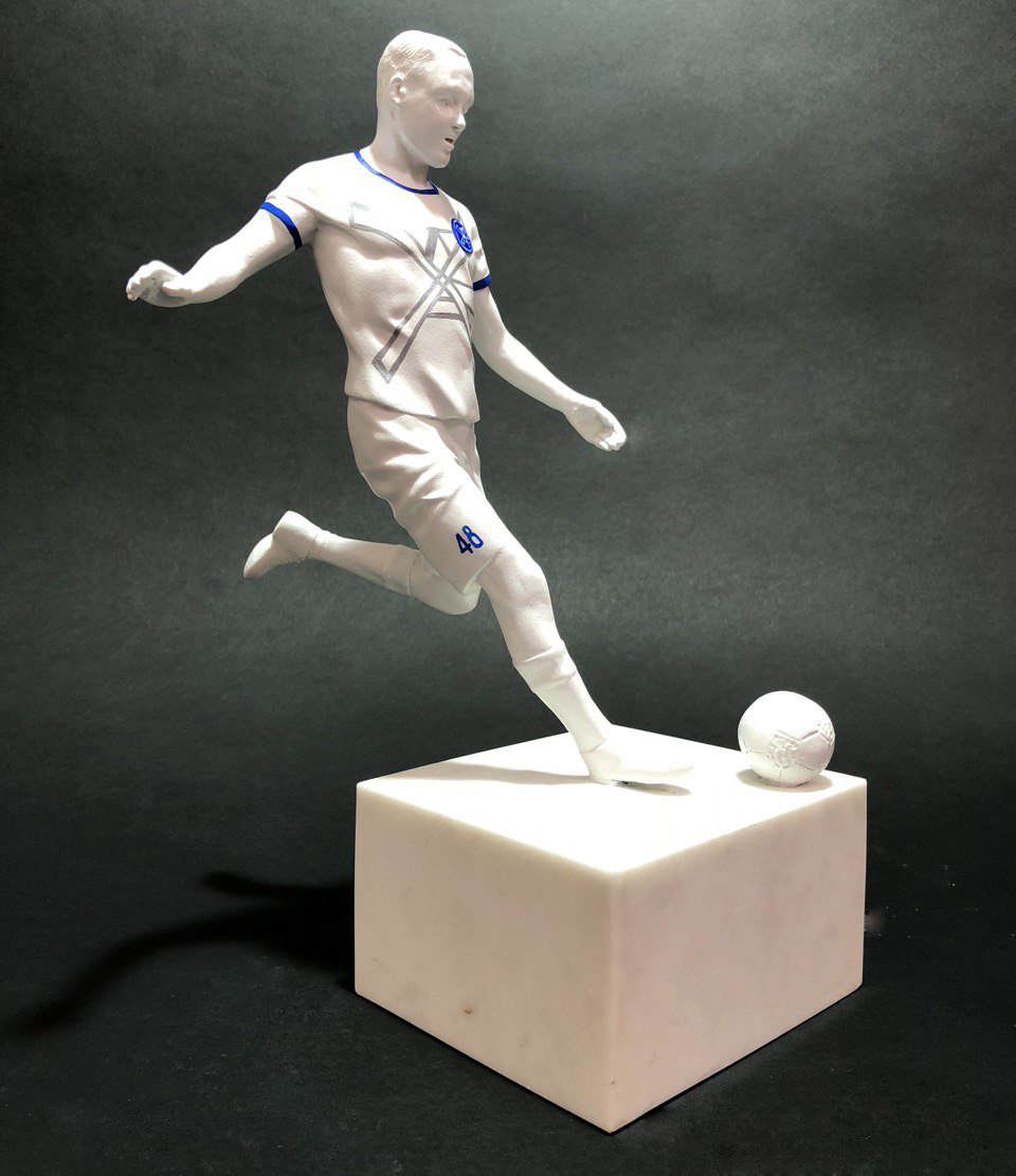 статуетка футболіста