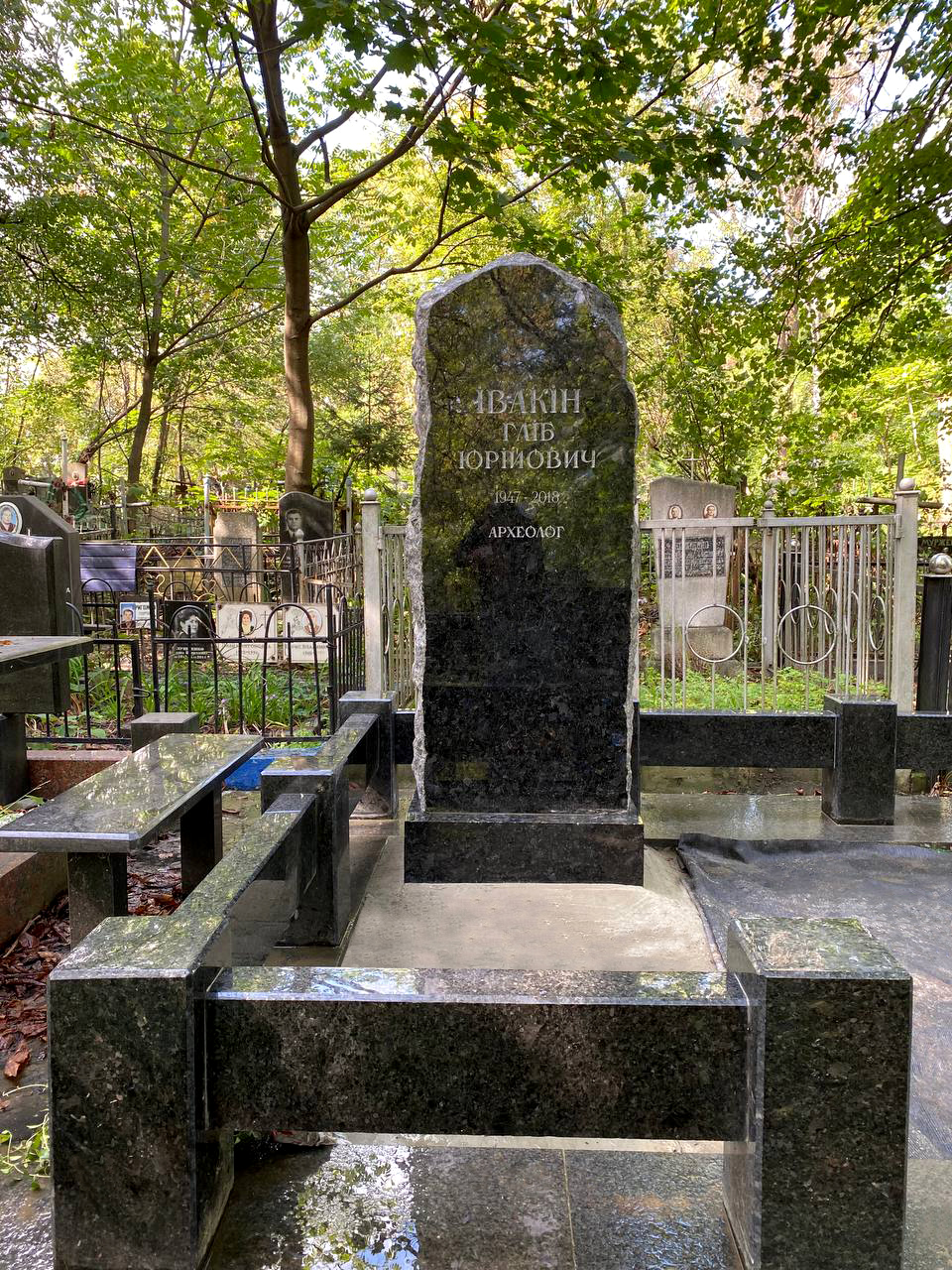 Памятники и надгробия из гранита на заказ	
