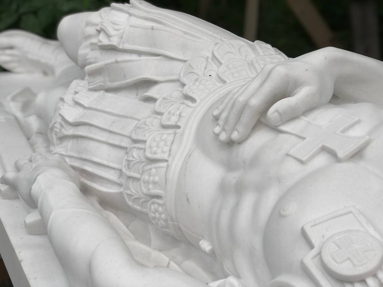Скульптура Св. Себастьяна з білого мармуру