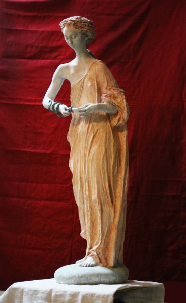 Скульптура «Девушка со змеей» 