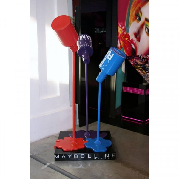 Об'ємна рекламна фігура maybelline «Випливаючий лак»