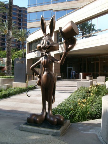 Sculpture of a bunny rabbit with a hat and a cane.